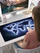 Килимок для миші «Карта світу» з 3D ефектом, антиковзаюча основа з гладкою поверхнею, великий ігровий та офісний килимок для мишки - зображення 8