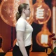 Футболка жіноча укорочена однотонна базова M бежевий - зображення 3
