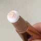 Кремовий хайлайтер Charlotte Tilbury BEAUTY LIGHT WAND відтінок - Spotlight (12ml) - изображение 4