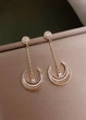 Сережки женские с подвеской полумесяца с камушками Fashion Jewelry Золотистие 19941 - изображение 1