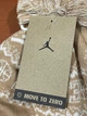 Шапка унисекс Air Jordan Christmas Peak Beanie FN4673-200 - изображение 5