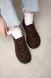 Стильные кеды PARADIZE SHOES замшевые темно-коричневого цвета на низкой черной подошве 41 размер (стелька 27,3 см) - изображение 6
