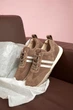 Демисезонные кроссовки PARADIZE SHOES замшевые темно-бежевого цвета с кожаными белыми элементами на двухцветной низкой подошве 40 размер (стелька 26,2 см) - изображение 1