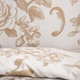 Komplet pościeli Homla Elena Poszewka na kołdrę 160 x 200 cm + 2 poszewki na poduszki 70 x 80 cm z mikrofibry w kwiaty beżowy (5906496755569) - obraz 6