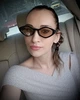 Очки солнцезащитные женские черные с отверстием для цепочки, узкая овальная оправа, коричневые линзы + чехол - изображение 3