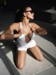 Женский спортивный комбинезон для фитнеса на молнии шортиками, Shadow Fit, (белый), S - изображение 6