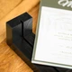 Тейблтент А5 акриловый Inko Horeca с дубовым основанием TT418A5 Черный - изображение 6