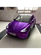Колекційна модель Tesla Model Y із зарядною станцією, 1:24, фіолетовий металік - изображение 14