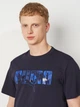Футболка хлопковая длинная мужская Puma Essentials Graphics 69202616 XL New Navy (4069161720666) - изображение 4