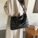 Женская объемная стеганная сумка мягкая с текстильным ремнем и ручками повседневная городская Черный (S755-1) - изображение 6