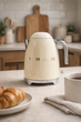 Електрочайник Smeg 50 Style Кремовий 1.7л (KLF03CREU) - зображення 3