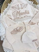 Крестильный набор для мальчика Family Tradition велюровая махра плюш велюр с вышивкой и кружевом бежевый / айвори Взгляд ангелов - изображение 3