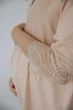 Халат для беременных и кормящих мам Soft&Lace для будущих мам 2XL Мамин Дом бежевый - изображение 6