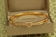 Браслет бенгл Xuping Jewelry Сяйво серця 60 мм на руку від 17 до 19 см золотистий - зображення 2