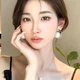 Женские сережки кольца с бусинами 3.5 см jewelry Серебристые Белые - изображение 2