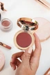 Кремовые румяна-помада Charlotte Tilbury Beautiful Skin Island Glow Lip & Cheek Pillow Talk Colour Of Dreams 2.5 г - изображение 8