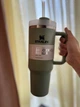 Термокружка Stanley Quencher H2.O FlowState™ Tumbler з трубочкою і ручкою 1.18 л Оливкова - изображение 3
