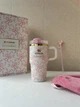 Термокружка Stanley 1913 x LoveShackFancy Coquette Bow – Chantilly® H2.0 FlowState™ Tumbler | 20 OZ 591 мл в подарочной коробке белый с розовым - изображение 1