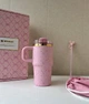 Термокружка Stanley 1913 x LoveShackFancy Baby Bow – Pink Peppermint® H2.0 FlowState™ Tumbler | 20 OZ 591 мл в подарочной коробке розовый с бантиками - изображение 3