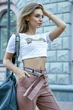 Жіноча укорочена футболка з мікромасла з принтом і стразами Seventeen S Білий (2000000127392) - изображение 2