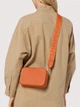 Torebka crossbody damska skórzana Coccinelle E5MN555I101-R41 Jasnopomarańczowa (800070354228) - obraz 2
