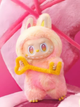 Игрушка-сюрприз Labubu LOW плюшевый брелок в костюме кролика, стоячий V3 Лабубу Случайный цвет - изображение 10