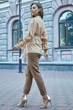 Жіноча сорочка зі стрейч-котону з бантом на рукаві та рюшами Seventeen M Капучино (2000000128993) - изображение 5