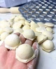 Пельменница форма для приготовления пельменей металлическая алюминиевая 37 ячеек 27 см классическая домашняя пресс форма лепки теста ручная пищевой алюминий кухонный инструмент для быстрого формирования многоразовая долговечная компактная толстостенная - изображение 7