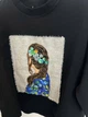 Женский свитшот оверсайз с аппликацией и карманами Коса Modna KAZKA MKNK789879 - 42/44, Чорний - изображение 3