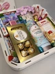 Подарунковий бокс для жінки 30×30×10 см – Ferrero Rocher, Raffaello, Kinder - изображение 2