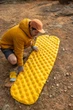 Надувной коврик Sea To Summit Ultralight XR Insulated Air Mat Regular Arrowwood Yellow (1033-STS 045602) - изображение 14