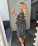 Платье-трапеция женское из софта с принтом свободного кроя миди весеннее G&M k-128397 50-52 Размер цвет черный - изображение 2
