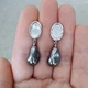 Серьги Hand Made родированные с жемчугом Swarovski барокко черно-серого цвета - изображение 3
