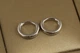 Сережки Xuping Jewelry гладкі кільця з округлими краями 1 см сріблясті - зображення 2