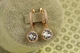 Серьги подвески Xuping Jewelry Сваровски кружочки белые хамелеон 2,8 см золотистые - изображение 2