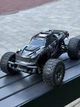 Велика машинка KF10 1:10 на пульті – 4WD, повний привід, до 40 км/год, LED підсвітка, вологозахищена радіокерована машинка - зображення 4