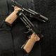 Брелок розбірний пістолет Антистрес M92 BERETTA чорного кольору, іграшка з металу та пластику - зображення 1