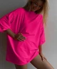 Женская однотонная футболка oversize / Розовый one-size - изображение 5