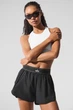 Женские шорты Alo Yoga Match Point Short Black W6334R размер S - изображение 6
