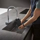 Cмеситель для кухни с выдвижной лейкой HANSGROHE Aquno Select M81 хром латунь 73836000 - изображение 3