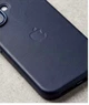 Чохол Leather Case з MagSafe для iPhone 17 темно-синій із захистом камери та стильним дизайном - зображення 8
