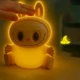 Ночник аккумуляторный Labubu желтый 2.5 Вт 14x11x8.5 см USB светодиодный из силикона для детей - изображение 3