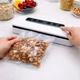 Вакуумный упаковщик 110 Вт белый с вакуумными пакетами 5 м х 25 см для хранения продуктов - изображение 3