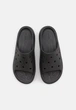 Жіночі шльопанці Платформа Чорні Crocs Stomp Slide Black (40-41, чорний) - зображення 6