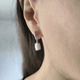 Серебряные серьги с фианитами (2207702) - изображение 6
