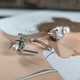 Серебряные серьги с натуральным жемчугом, фианитами (2207986) - изображение 5