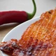 Курячі джерки Чілі Eat&Enjoy 500 г, гострі м'ясні чіпси з копченим ароматом - изображение 1