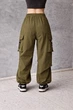 Женские широкие карго штаны oversize с карманами S — модные трендовые брюки свободного кроя в стиле streetwear - изображение 2