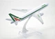 Колекційна металева лита модель пасажирського літака 1:400 Boeing 777 Alitalia 16 см - зображення 9