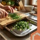 Бамбукова кухонна обробна дошка з контейнерами Ruhhy 25707, 40×28,5 см, 2 висувні ємності - зображення 4